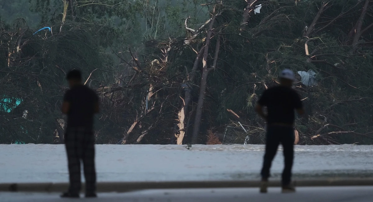 pochi secondi faAlmeno 24 persone sono morte per un’alluvione improvvisa nel Texas centraleE una ventina di ragazzine che si trovavano in un centro estivo sono disperse