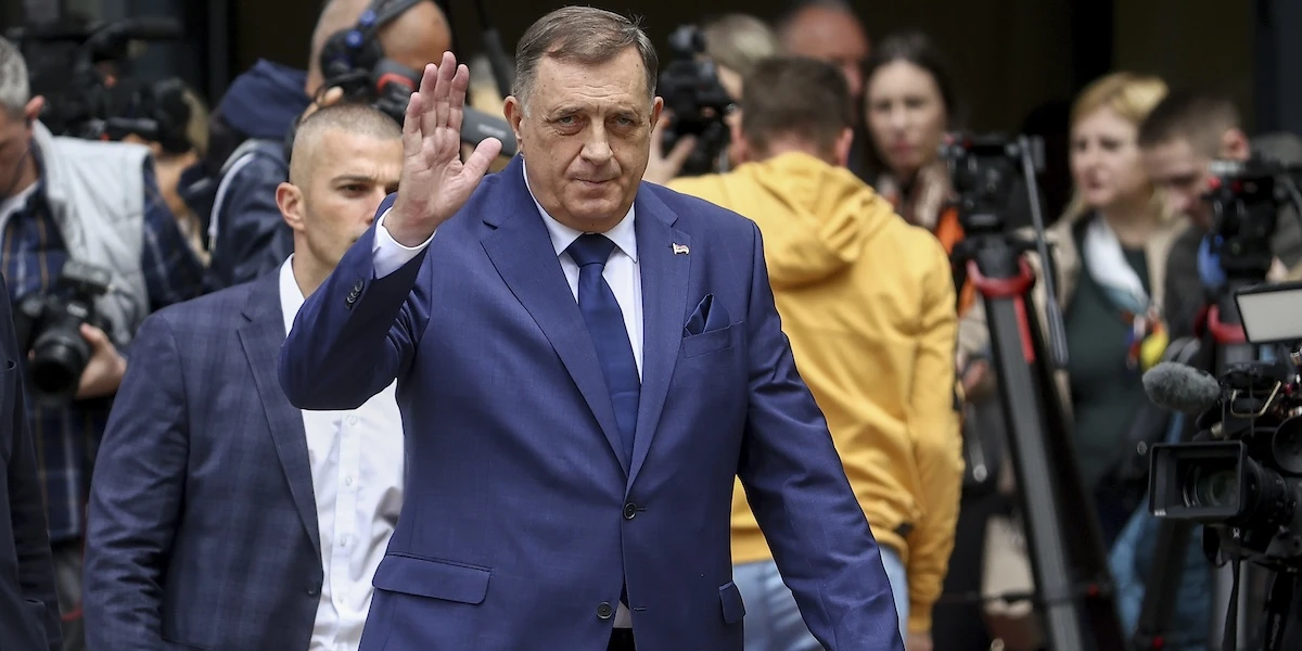 2 minuti faÈ stato revocato il mandato d’arresto per il leader serbo bosniaco Milorad Dodik, accusato di aver attaccato l’ordine costituzionale