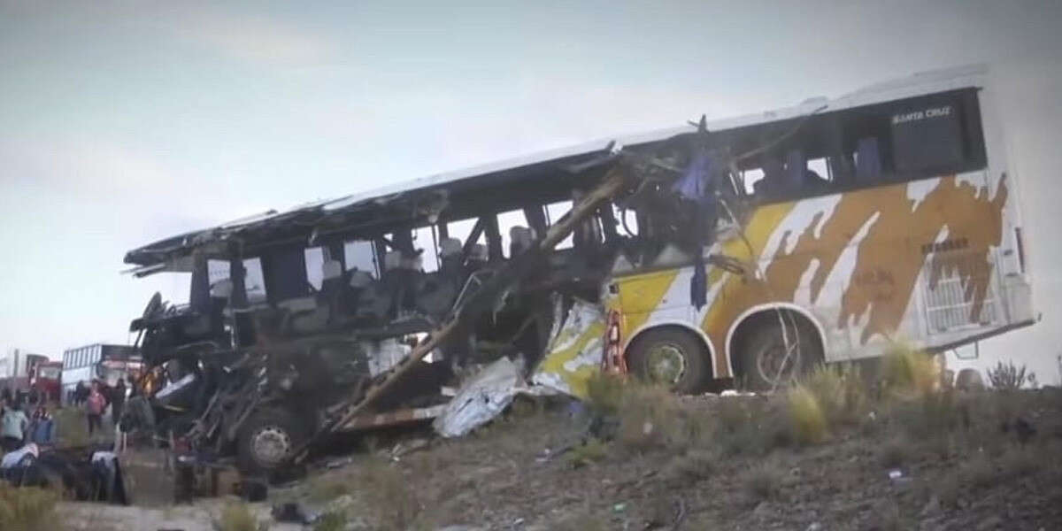 In Bolivia almeno 37 persone sono morte nello scontro tra due autobus