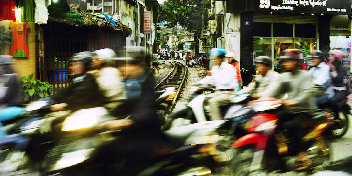 In Vietnam ora sono un po’ più prudenti alla guidaLe nuove multe severe per le violazioni del codice della strada decise dal governo hanno reso più disciplinati automobilisti e motociclisti, notoriamente spericolati