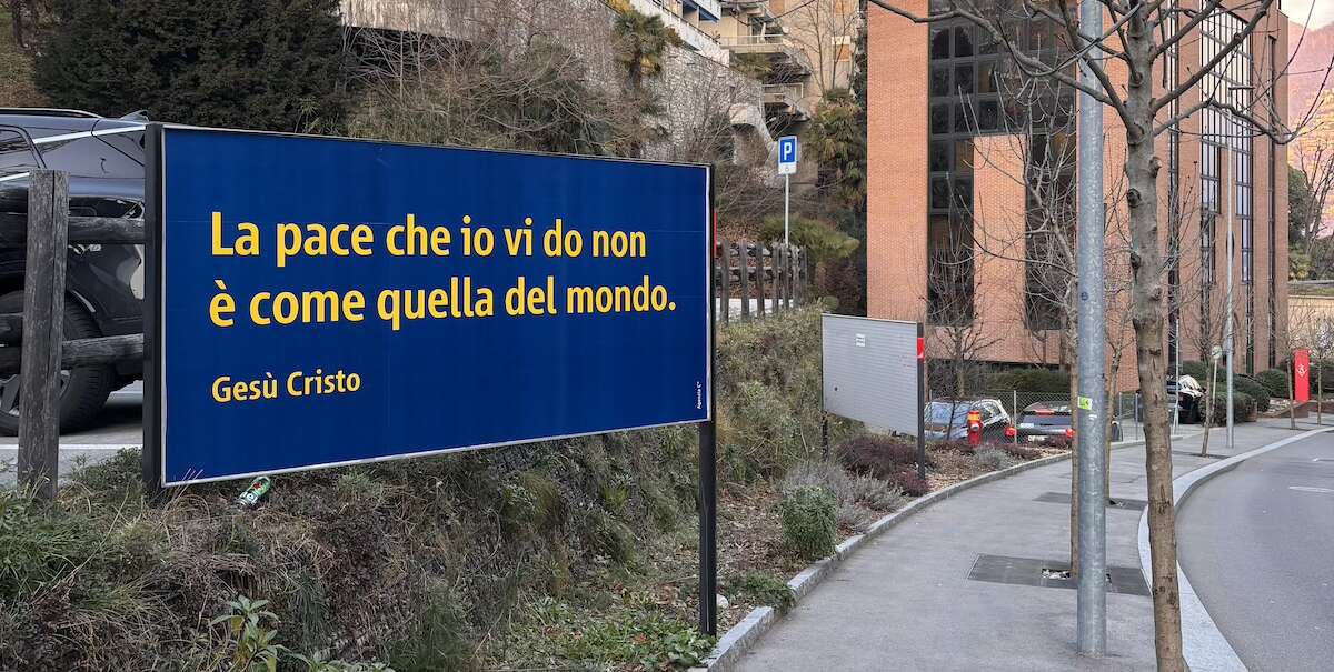 La Svizzera è piena di manifesti religiosiLi dissemina da trent'anni l'Agentur C, un'organizzazione cristiana fondata da un imprenditore che voleva riportare la fede nelle strade del paese