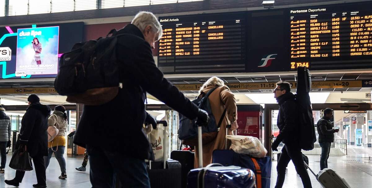 Le cose da sapere sullo sciopero dei treni del 25 e 26 gennaioInizia alle 21 di sabato e finirà domenica sera: non ci sono fasce garantite, ma alcuni treni a lunga percorrenza circoleranno comunque