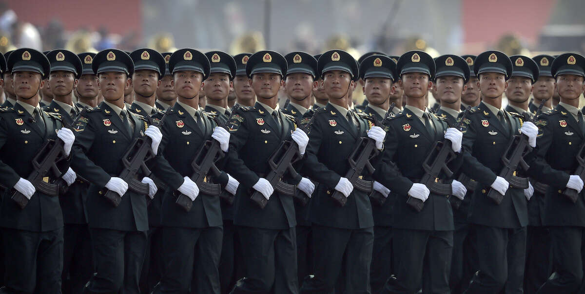 La Cina sta costruendo un gigantesco complesso militare vicino a PechinoLo ha scritto il Financial Times, secondo cui sarebbe più grande del Pentagono e ci sarebbero dei bunker per ospitare i leader in caso di attacco nucleare