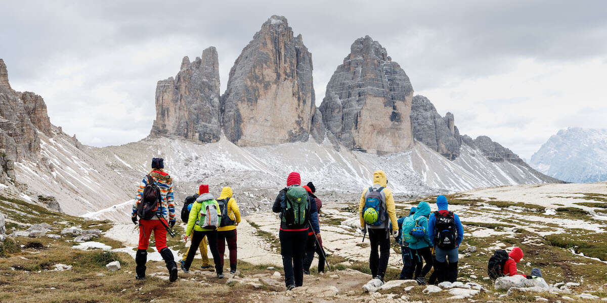 Limitare il turismo sulle Tre Cime di LavaredoVogliono provarci i comuni che tra Belluno e Bolzano condividono le celebri montagne delle Dolomiti: l'ultima proposta è di costruire una cabinovia per ridurre le macchine