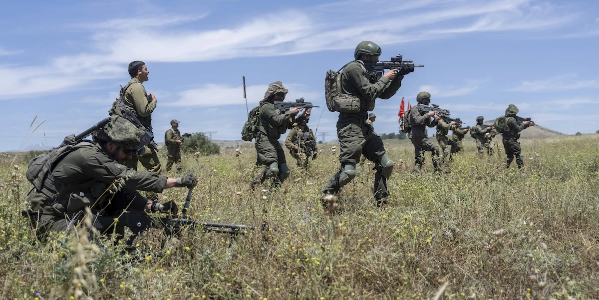 L’esercito israeliano ha iniziato a richiamare decine di migliaia di riservisti per ampliare le operazioni nella Striscia di Gaza