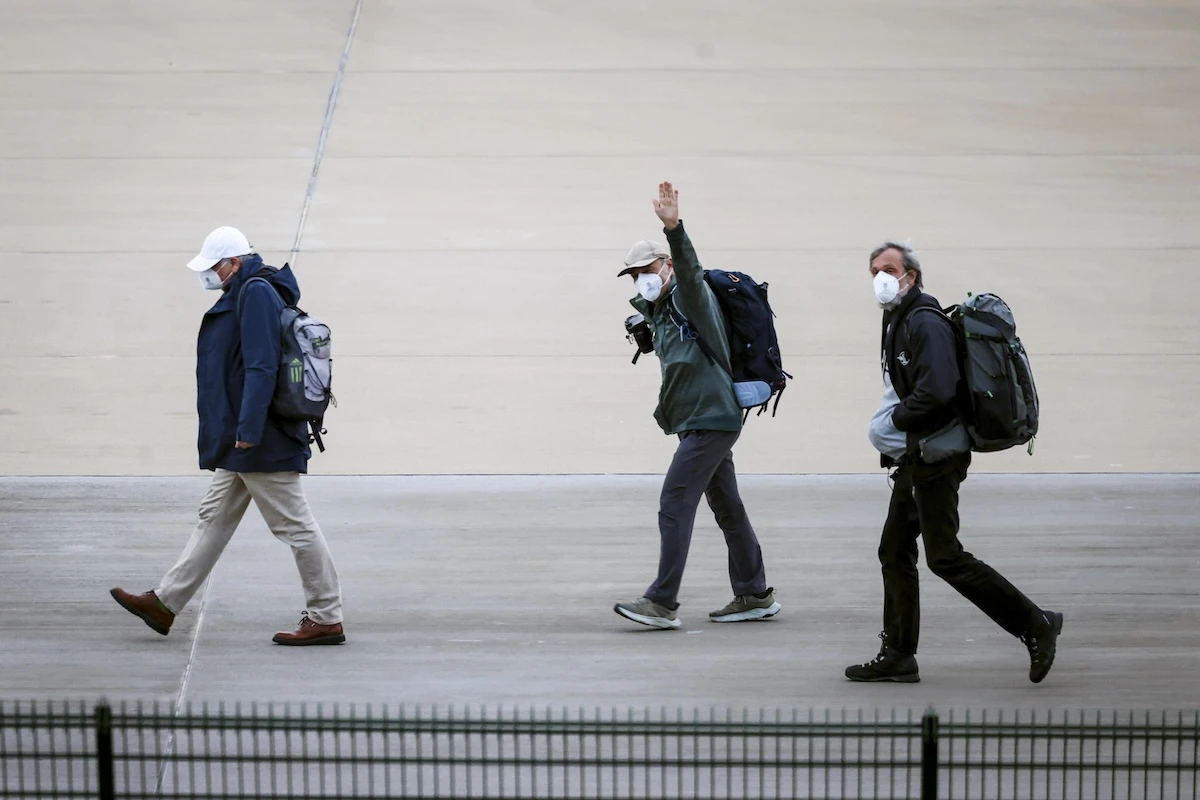 3 minuti faÈ stata disposta la quarantena obbligatoria per due italiani sul volo in cui si era imbarcata una donna poi morta di hantavirus