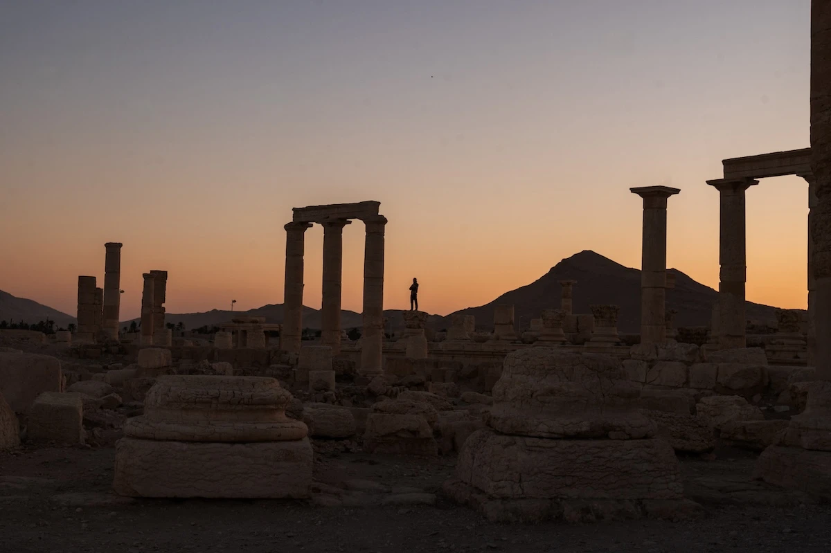 4 minuti faCom’è oggi PalmiraLa città siriana famosa per le sue rovine romane è ancora distrutta dai tempi della guerra, come raccontano le foto di Gabriele Micalizzi