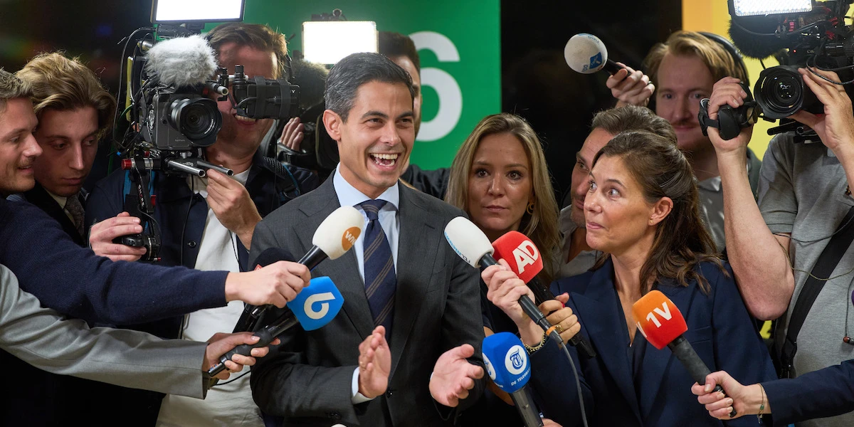 1 minuto faChi è Rob Jetten, il leader del partito che ha vinto nei Paesi BassiDopo una vittoria sorprendente, a 38 anni potrebbe diventare il più giovane primo ministro del paese, e il primo dichiaratamente gay