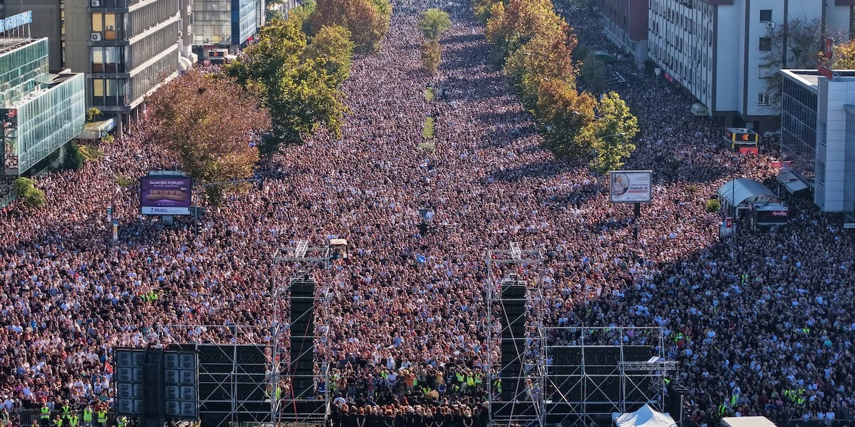 pochi secondi faLa grande manifestazione per l’anniversario dell’incidente di Novi Sad, in SerbiaDecine di migliaia di persone sono arrivate nella città dove un anno fa crollò la tettoia che diede inizio all'eccezionale ondata di proteste contro il governo