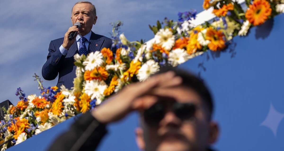 Perché Erdogan è interessato a una pace con i curdi del PKKIl presidente turco vuole garantirsi un'altra presidenza dopo il 2028, e vuole indebolire i curdi siriani