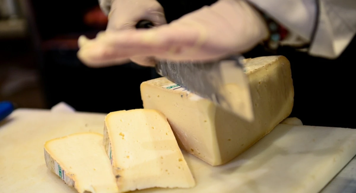 4 minuti faI supermercati buttano via davvero un sacco di ciboAnche se perfettamente commestibile, e succede a tutte le catene nonostante gli sforzi per donarlo o venderlo a prezzo scontato
