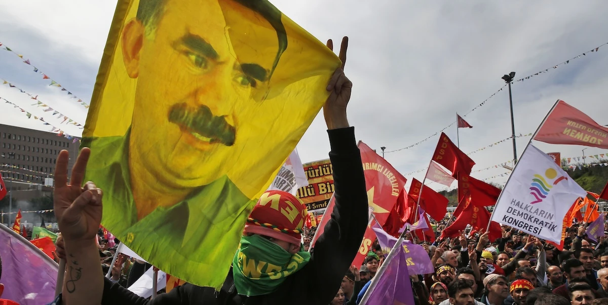 Il PKK si scioglieràIl gruppo armato curdo era in guerra da 40 anni contro lo stato turco: lo ha deciso su richiesta del suo storico leader Abdullah Öcalan