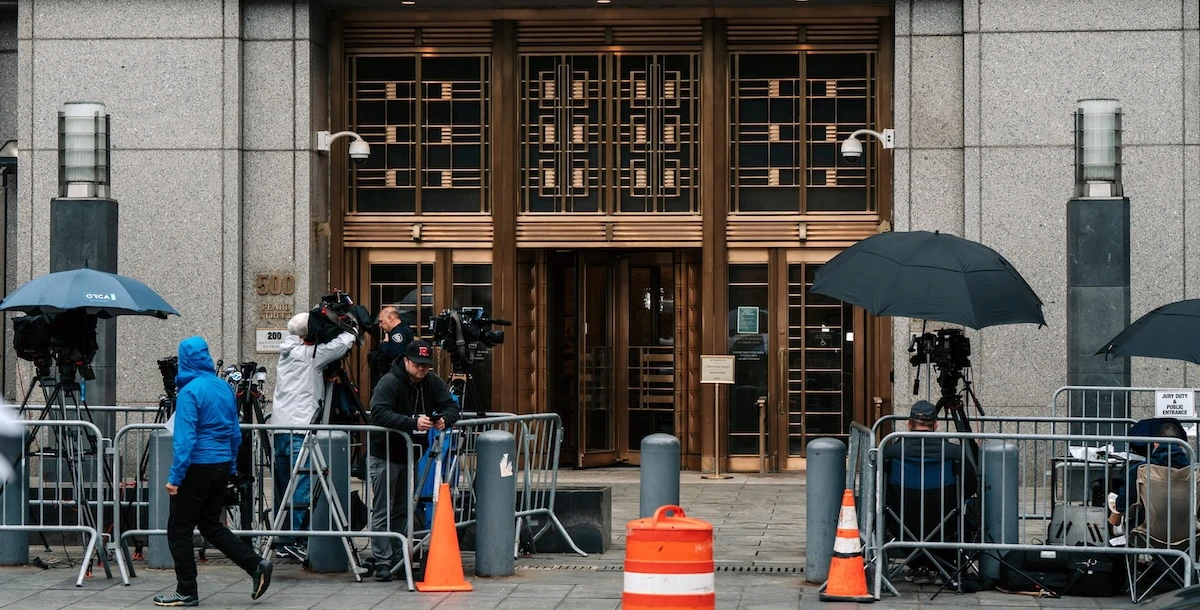 È iniziato il processo per tratta di esseri umani contro Sean “Diddy” CombsL’influente rapper statunitense è accusato anche di abusi sessuali da decine di persone
