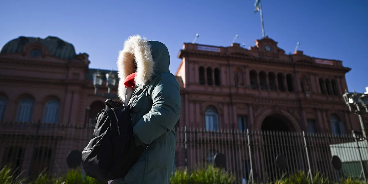 pochi secondi faIntanto nel sud del Sudamerica ha fatto più freddo del solitoHa nevicato sia sulla spiaggia di Miramar, in Argentina, che nel deserto di Atacama, per la prima volta da dieci anni