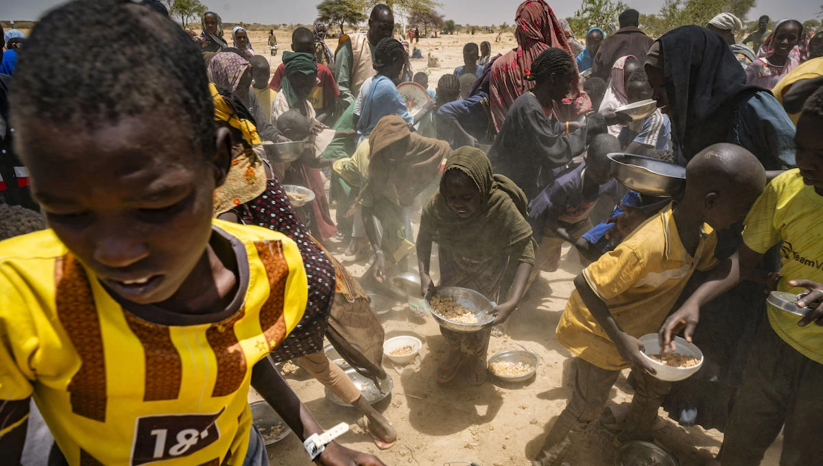 3 minuti faUn attacco con droni e artiglieria contro un campo profughi ha ucciso almeno 60 persone ad Al Fashir, in Sudan
