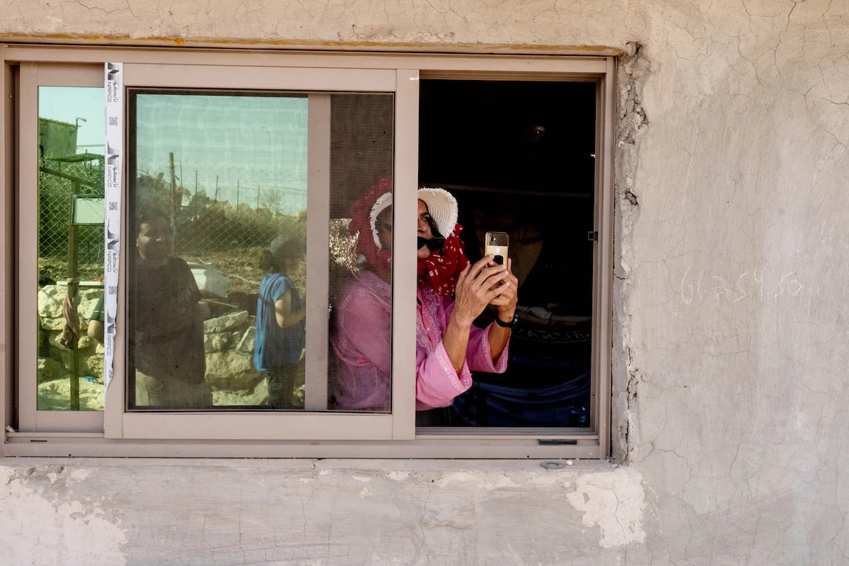 4 minuti faI pochi israeliani che filmano i raid dei coloni in CisgiordaniaPer difendere i palestinesi: si sentono lontani dal resto della società israeliana, e dicono che la loro «presenza protettiva» non basta più