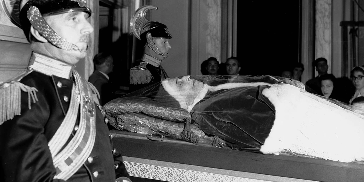 L’esposizione della salma di Pio XII andò malissimoUn 