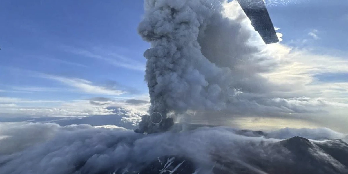 2 minuti faUn vulcano sta eruttando per la prima volta in centinaia di anniSi trova nella penisola della Kamchatka, nell'estremo oriente russo, e sì, c'entra anche il forte terremoto di mercoledì