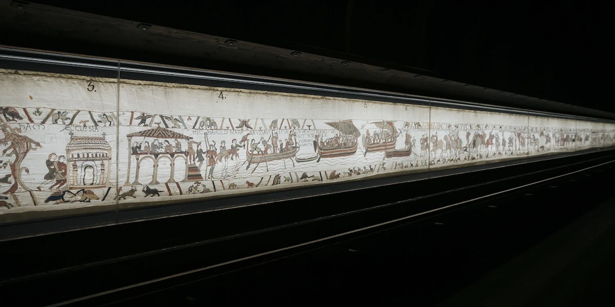 pochi secondi faMacron ci tiene molto a portare a Londra questo arazzo che non si potrebbe trasportareRestauratori ed esperti sconsigliano che il fragile arazzo di Bayeux faccia lunghi viaggi, ma c'è di mezzo la diplomazia