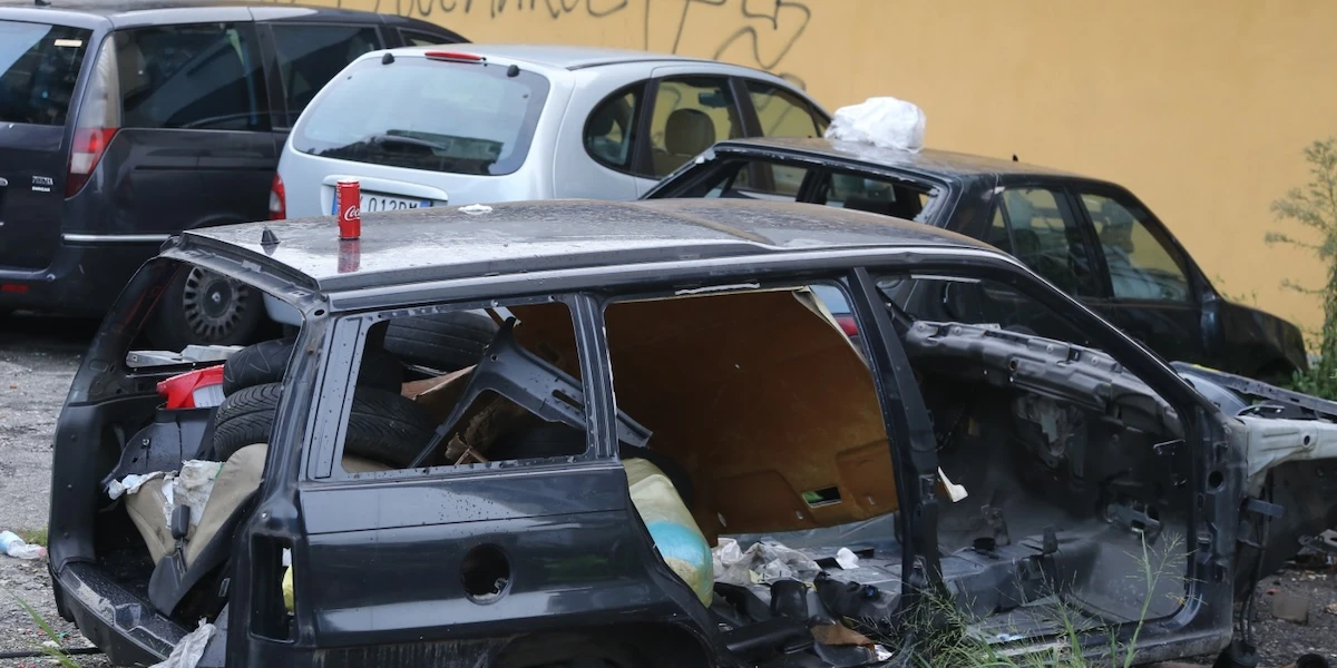 Ci sono oltre 3 milioni di auto abbandonate in ItaliaE molte di queste potranno essere rimosse e rottamate più facilmente, grazie a una nuova legge