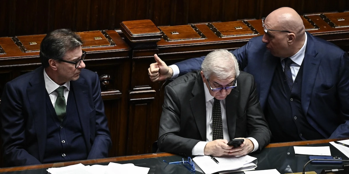 Il ministro della Difesa e il ministro dell’Economia stanno battibeccandoGuido Crosetto ha risposto in modo piccato alle parole con cui Giancarlo Giorgetti ha parlato delle richieste sulla spesa militare