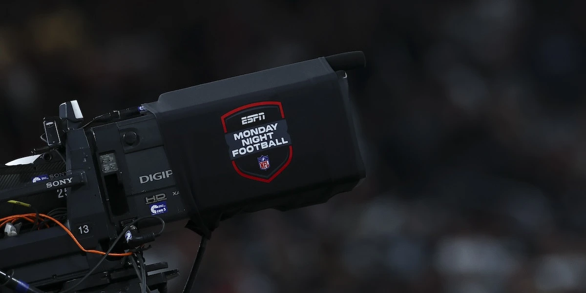 2 minuti faL’accordo innovativo con cui la NFL si sta prendendo un pezzo di ESPNLa principale lega di football americano diventerà proprietaria al 10 per cento di un network, una cosa abbastanza unica