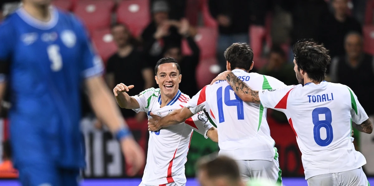 3 minuti faL’Italia ha battuto 5-4 Israele nelle qualificazioni per i Mondiali di calcioDopo essere stata in svantaggio in due occasioni: Israele ha segnato il gol del momentaneo 4-4 all'89esimo minuto, Sandro Tonali ha segnato il gol della vittoria al 91esimo