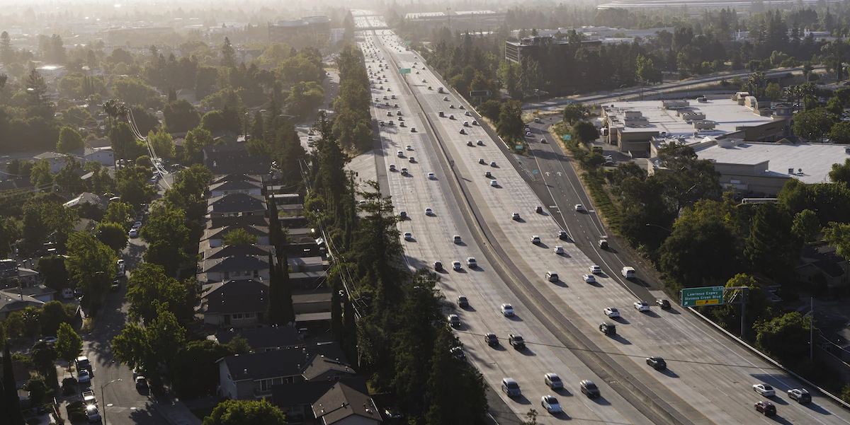 5 minuti faI ritmi di lavoro cinesi della Silicon ValleySempre più spesso le aziende tecnologiche statunitensi pretendono turni massacranti, ispirati al modello cosiddetto 996