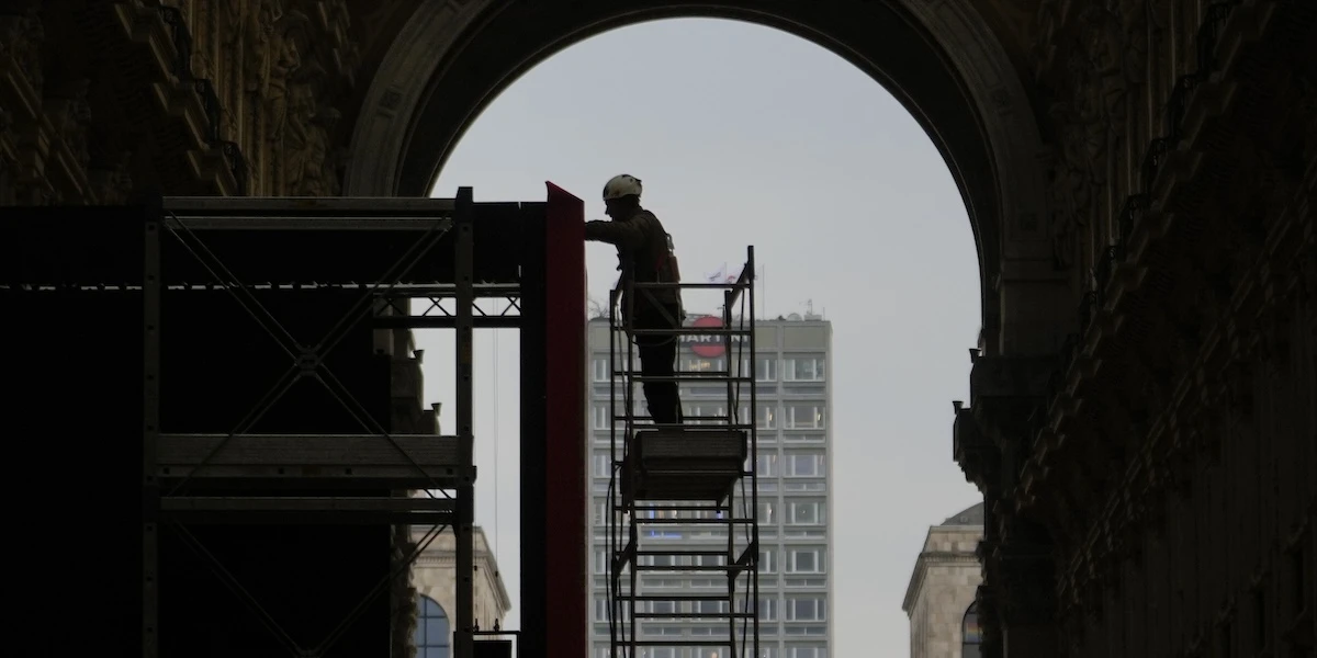 Perché in Italia gli stipendi aumentano ma non ce ne accorgiamoSe avete un reddito inferiore ai 50mila euro è probabile che leggere questo articolo vi causi sconforto