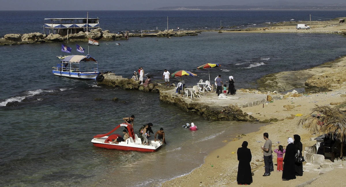 Per fare il bagno in Siria servono costumi «modesti»In base alle nuove regole annunciate dal governo, che per molti versi riprendono quelle in vigore in altri paesi islamici