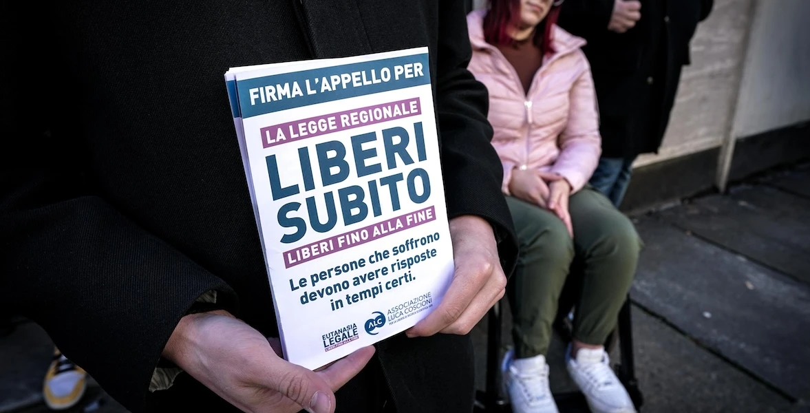 C’è stato il primo suicidio assistito in Italia regolato da una legge regionaleQuella approvata dalla Toscana, che il mese scorso era stata impugnata dal governo di Giorgia Meloni
