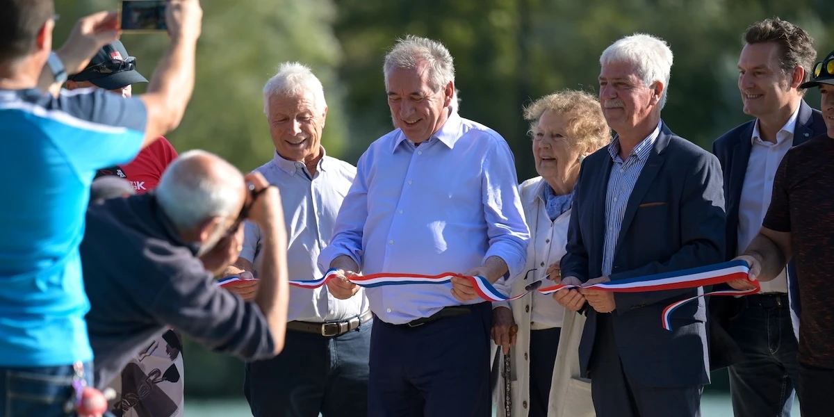 5 minuti faFrançois Bayrou è tornato dov’è il suo cuoreE cioè a fare il sindaco di Pau, una piccola città dei Pirenei francesi: non aveva lasciato l’incarico nemmeno quando era primo ministro