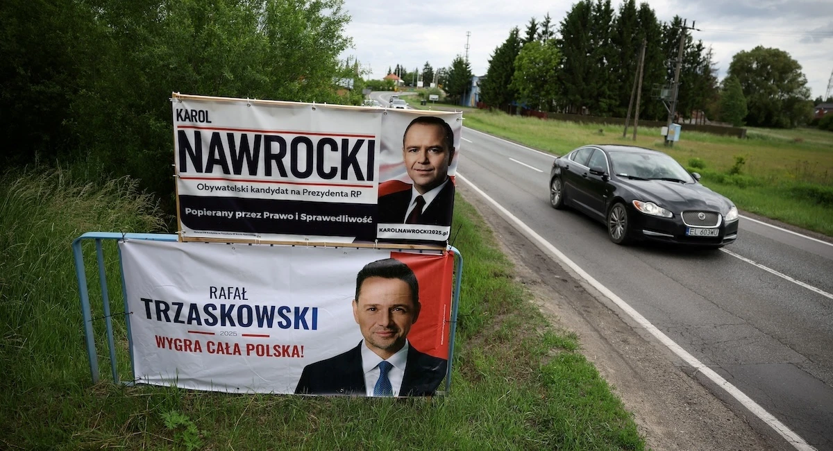 Il ballottaggio che deciderà se il governo polacco potrà governare davveroDa un anno e mezzo la politica in Polonia è bloccata perché primo ministro e presidente sono di due partiti diversi: domenica si vota
