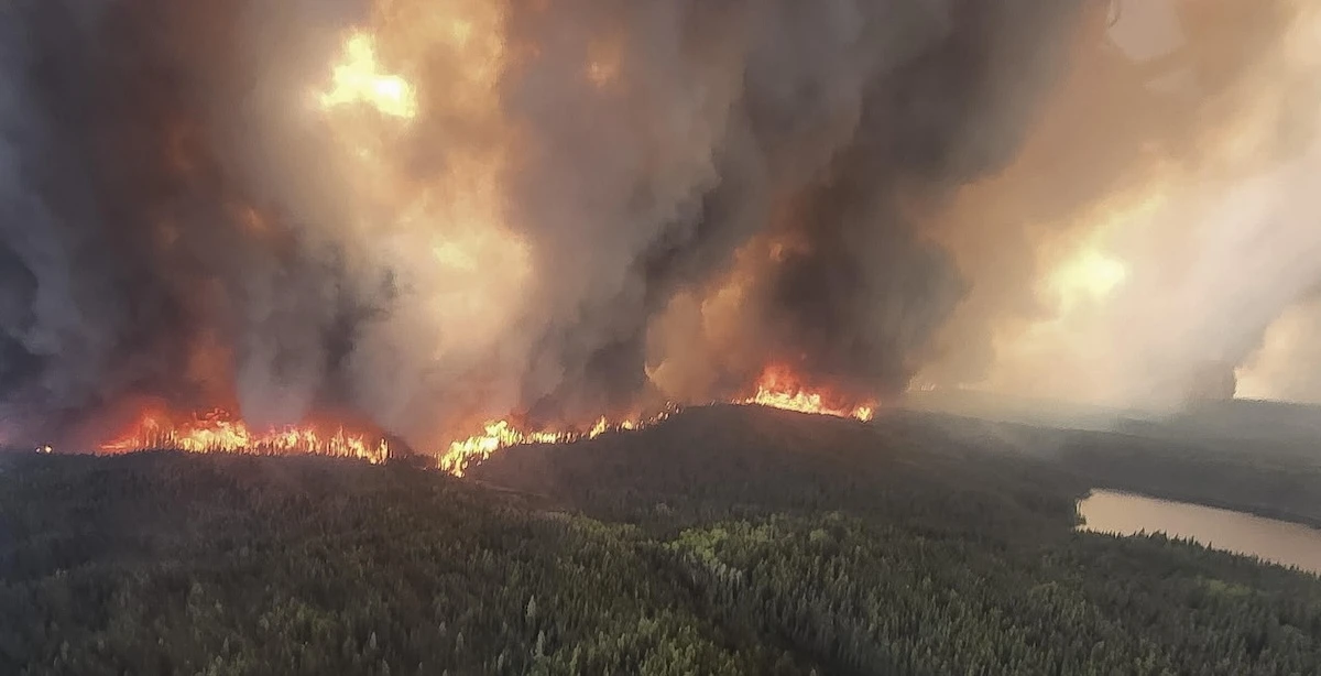 In Canada più di 17mila persone devono essere evacuate a causa dei grandi incendi nella provincia di Manitoba