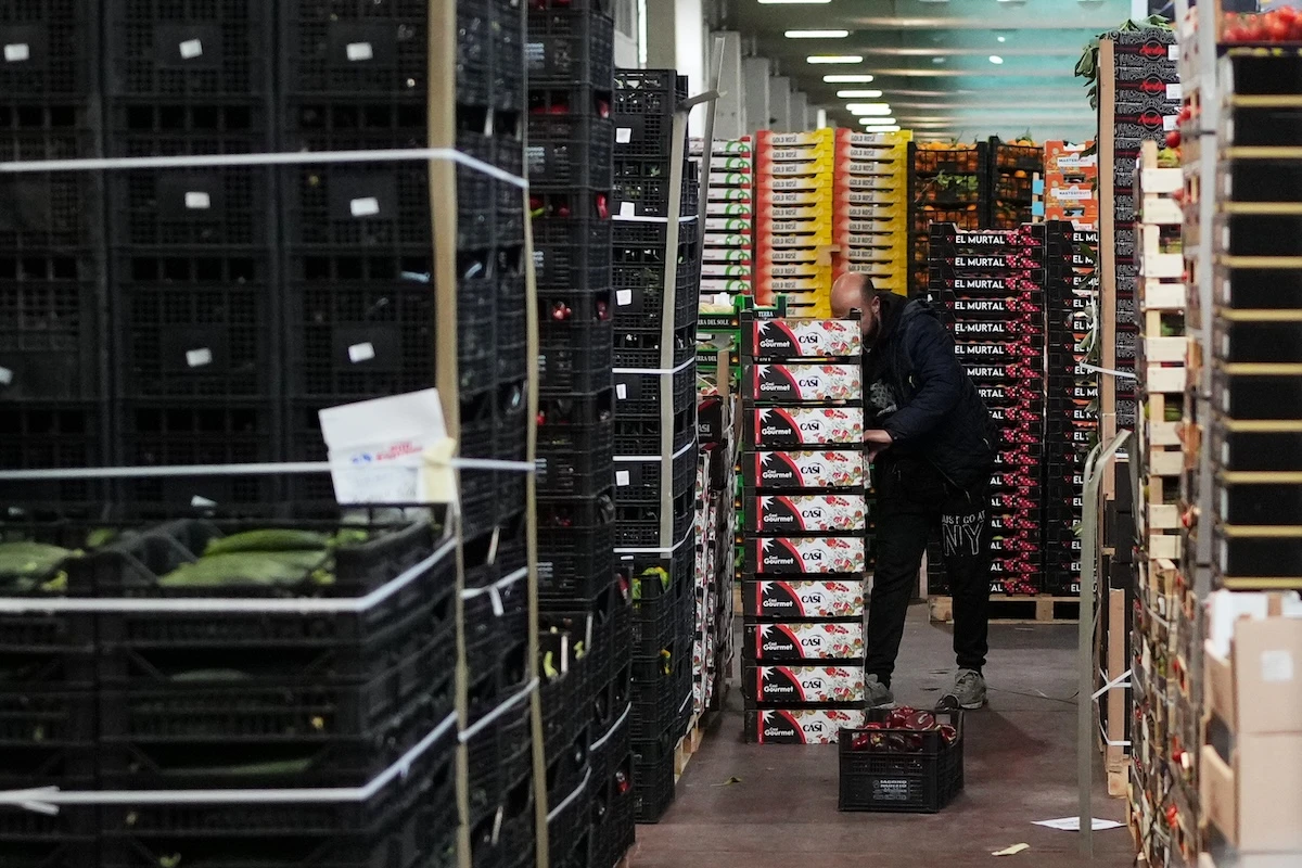 2 minuti faQuanto sta influendo la guerra in Medio Oriente sui prezzi al supermercatoI rincari ci sono ma per altri motivi, per ora: è questione di tempo, e soprattutto di quanto durerà la guerra
