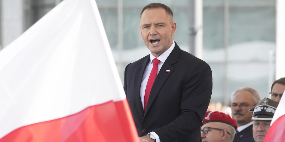 pochi secondi faIl nuovo presidente polacco di destra si è messo subito di traverso al governoHa bloccato una legge che estende permessi speciali e sussidi per i profughi ucraini, che rischia di creare enormi incertezze