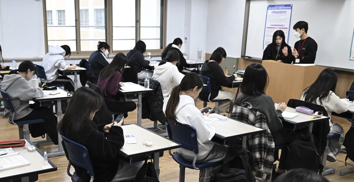 pochi secondi faIn tutte le scuole della Corea del Sud sarà vietato l’utilizzo dei telefoni durante le ore di lezione