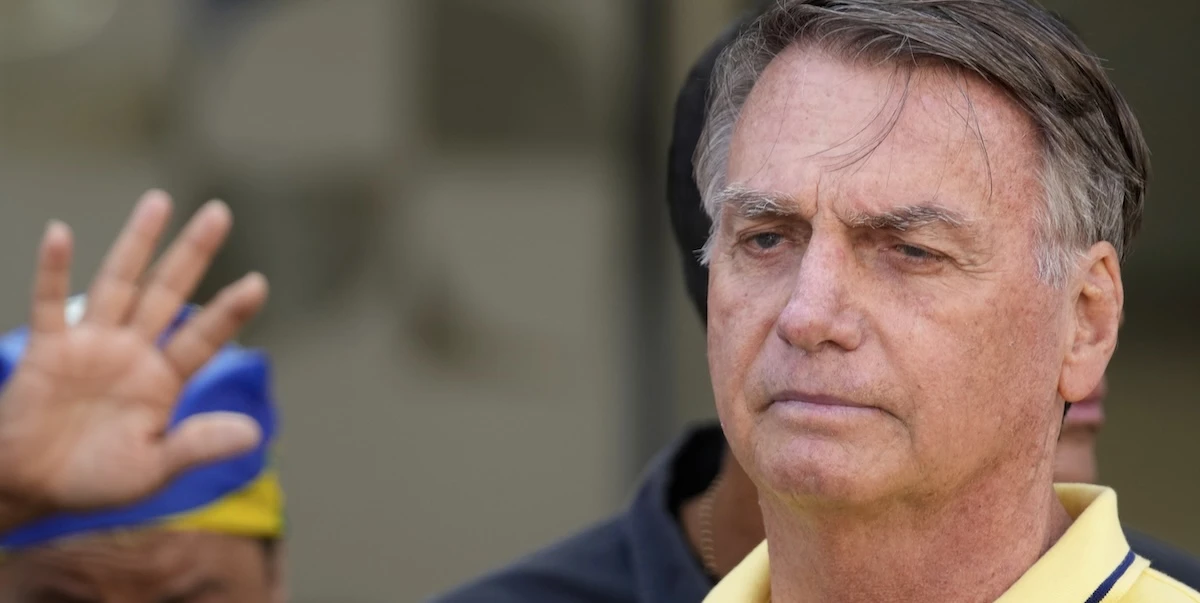 5 minuti faÈ stata rafforzata la vigilanza nei confronti dell’ex presidente brasiliano Jair Bolsonaro, per pericolo di fuga all’estero