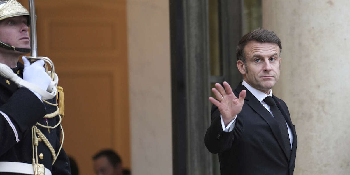 L’incontro di Parigi tra i leader europei sulla guerra in UcrainaLo ha organizzato Emmanuel Macron e sembra una risposta ai tentativi di Donald Trump di negoziare da solo con Valdimir Putin la fine della guerra