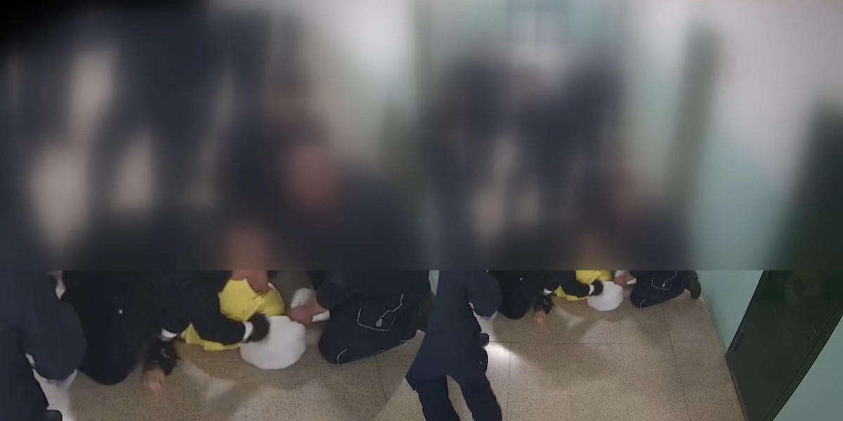 Sono stati condannati dai 4 mesi ai 2 anni di carcere gli agenti che avevano picchiato un detenuto tunisino nel carcere di Reggio Emilia