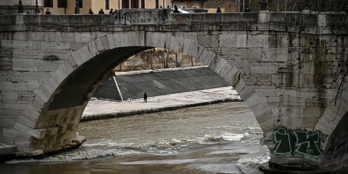 pochi secondi faOggi c’è allerta arancione per il maltempo in parti di Lazio, Umbria, Toscana, Lombardia e Friuli Venezia Giulia