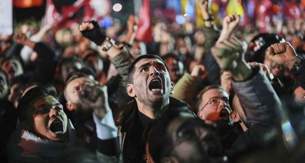 Le proteste in Turchia per l’arresto del sindaco di IstanbulLe opposizioni turche hanno organizzato manifestazioni in diverse città, accusando di nuovo il presidente Erdogan di reprimere il dissenso