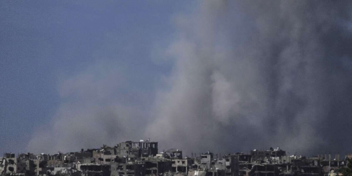 Almeno 71 persone sono state uccise dai bombardamenti israeliani sulla Striscia di Gaza di giovedì mattina