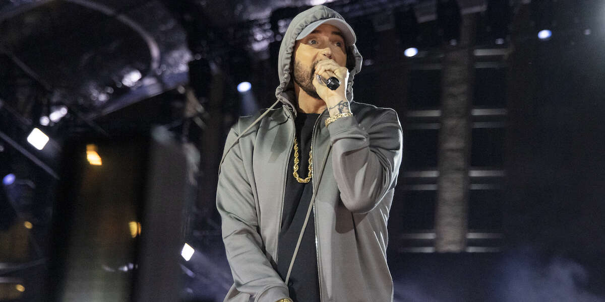 Un ingegnere del suono è stato accusato di aver rubato e venduto alcune canzoni inedite di Eminem