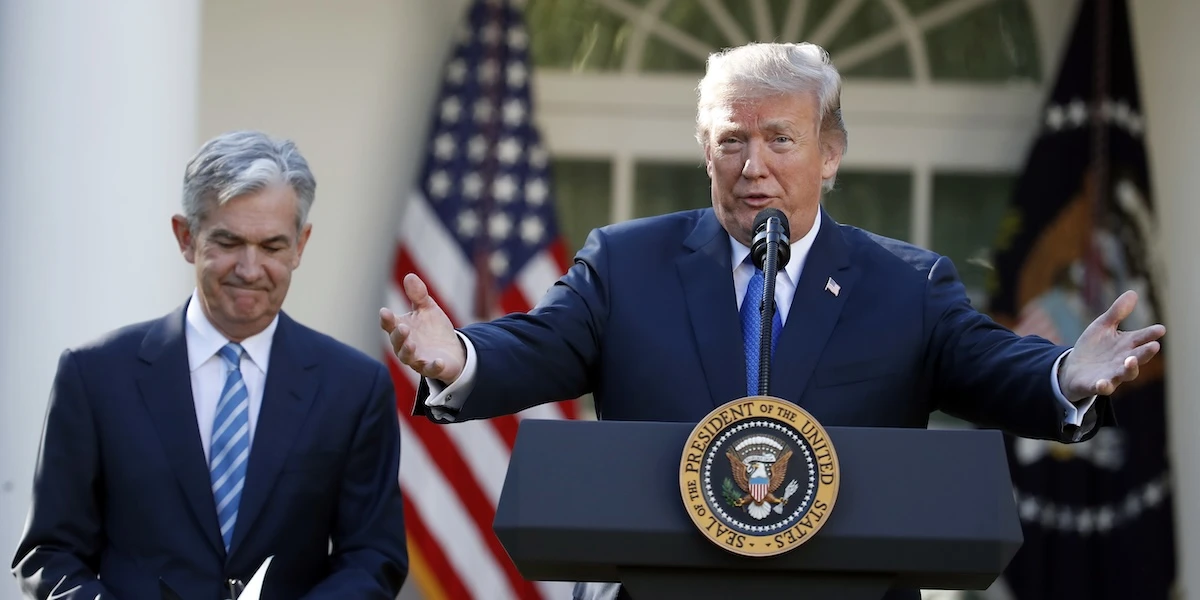 pochi secondi faPerché Trump vuole licenziare uno che non può licenziareE perché i suoi pessimi rapporti con il capo della Federal Reserve rischiano di avere conseguenze sul mondo intero
