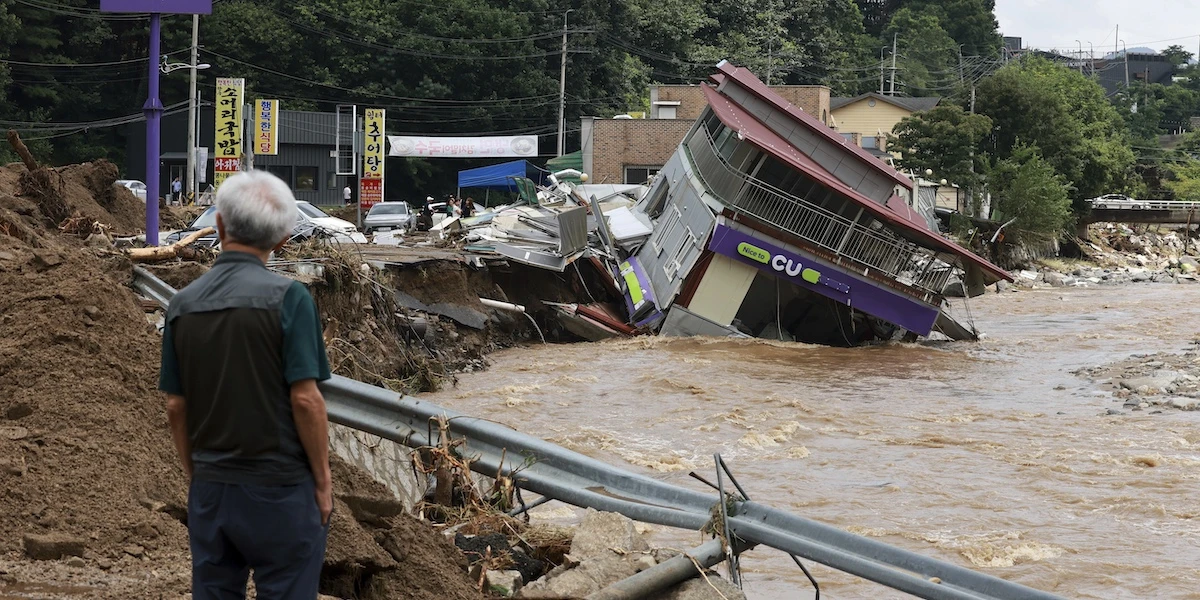 pochi secondi faAlmeno 14 persone sono morte in Corea del Sud per le forti piogge degli ultimi giorni