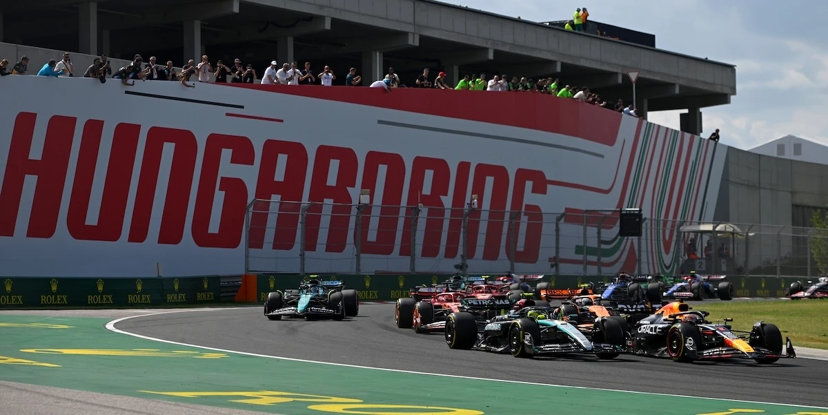 4 minuti faQuaranta Gran Premi di Formula 1 nella “Monaco senza muretti”Quella di Budapest è una pista lenta, calda, polverosa e complicata, oltre che un pezzo di storia dell’automobilismo