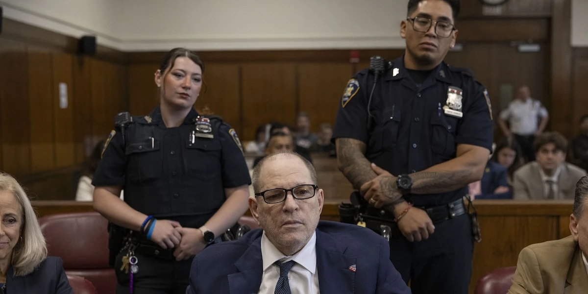 Harvey Weinstein sarà processato una terza volta per un’accusa di stupro, perché la giuria non è riuscita a emettere un verdetto