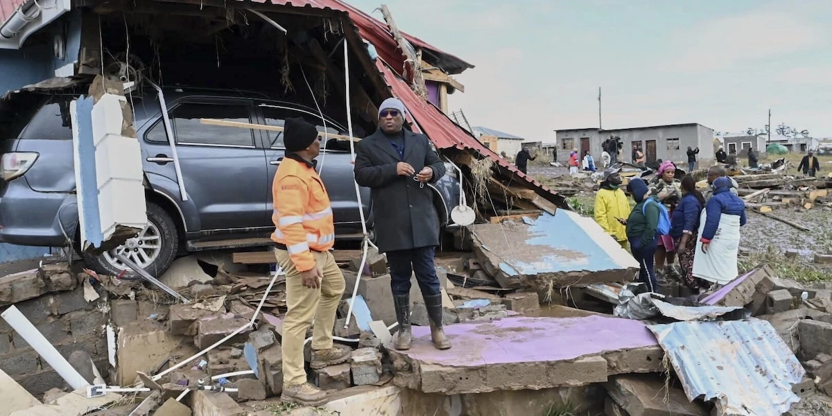 In Sudafrica almeno 49 persone sono morte a causa di forti piogge e inondazioni nel sudest del paese