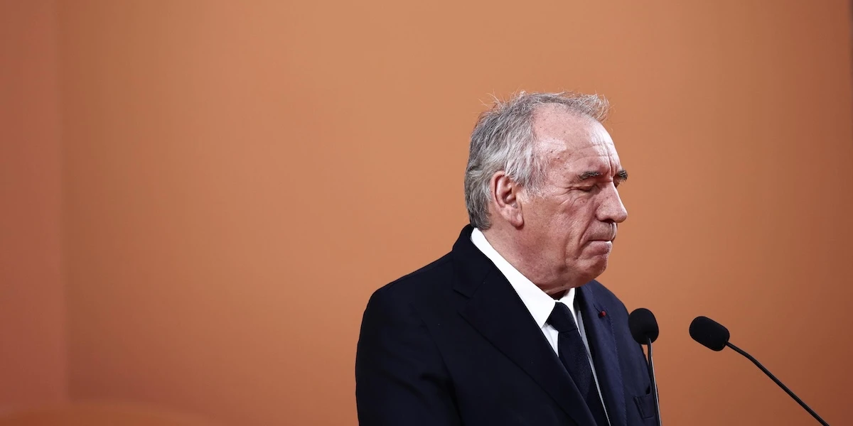 2 minuti faIl debito pubblico francese è davvero messo così male?Secondo il governo la situazione è equiparabile a quella disastrosa della Grecia di dieci anni fa, ma non è proprio così